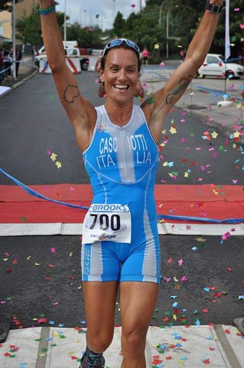 UN CONTAINER TUTTO ROSA di Maria Casciotti UN CONTAINER TUTTO ROSA -Maria Casciotti
