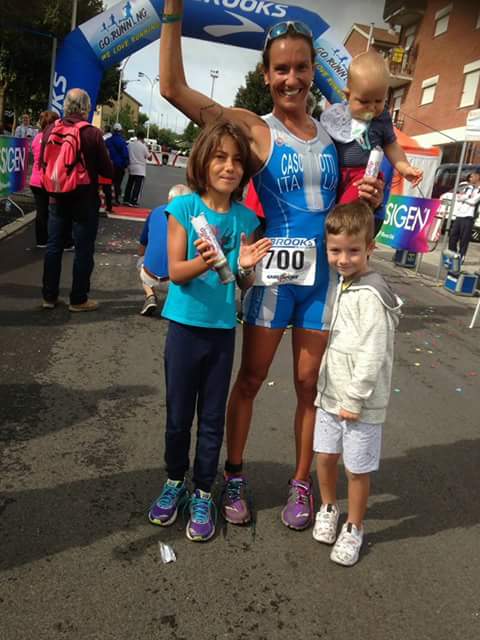 UN CONTAINER TUTTO ROSA di Maria Casciotti UN CONTAINER TUTTO ROSA -Maria Casciotti