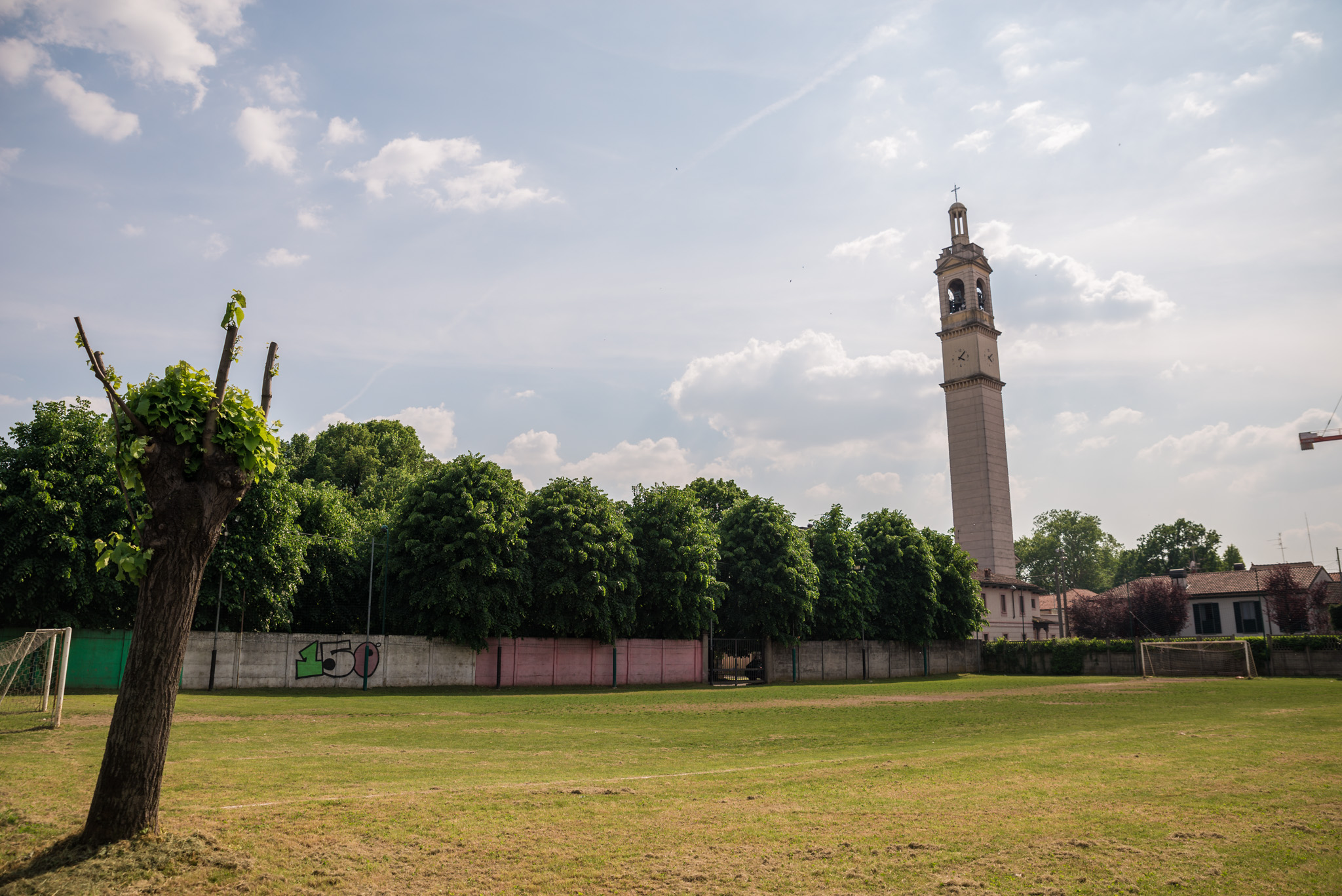 Foto campo a 7 con campanile