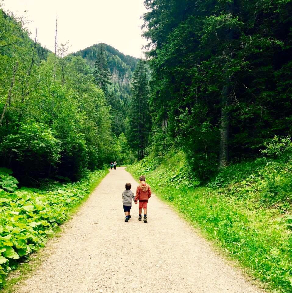 GESTI E PAROLE CORRONO ASSIEME!-Elaiza Pampagnin