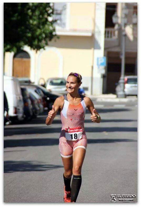 UN CONTAINER TUTTO ROSA di Maria Casciotti UN CONTAINER TUTTO ROSA -Maria Casciotti