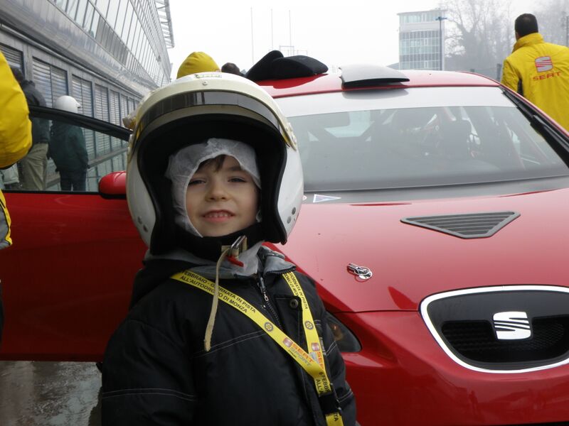 Tutti in pista per Eli e Luca! di Gloria Barraco Tutti in pista per Eli e Luca!-Gloria Barraco