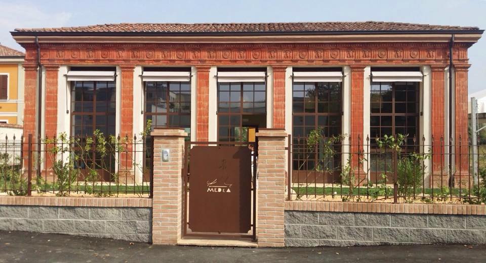 Adotta un albero terapeutico-MEDeA Onlus