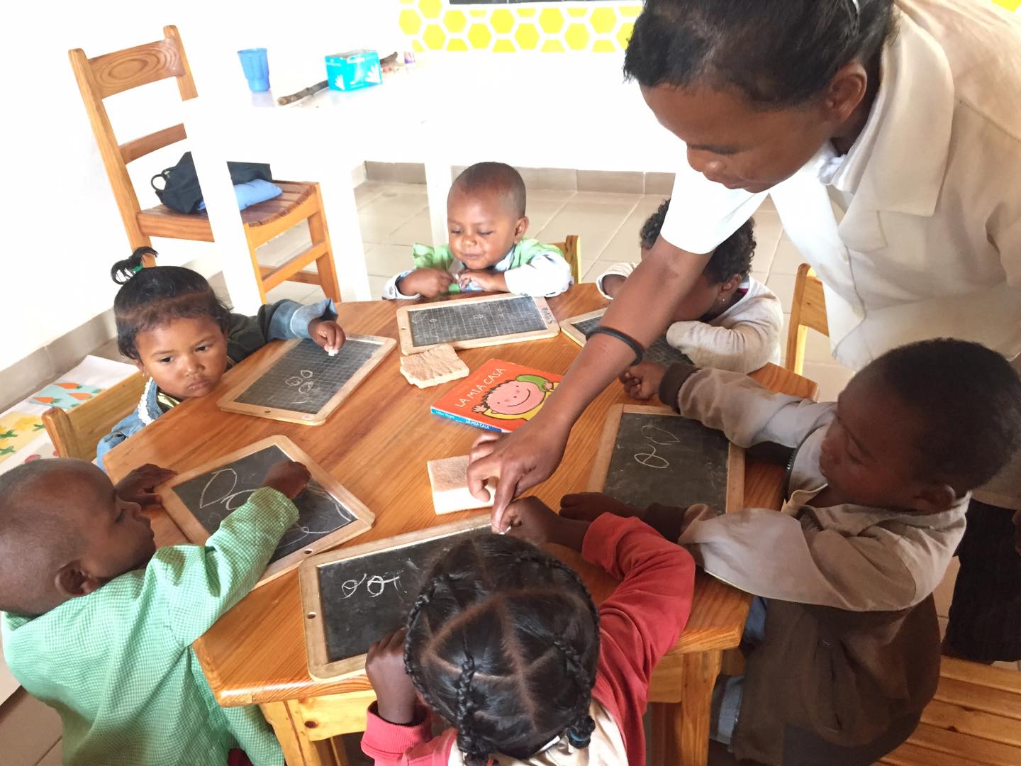 Ambalakilonga, un cammino fatto insieme. di Educatori senza Frontiere Ambalakilonga, un cammino fatto insieme.-Educatori senza Frontiere