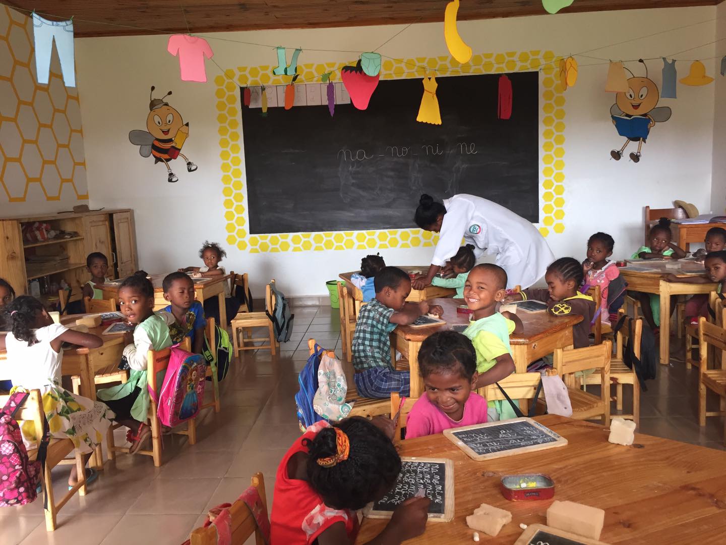 Ambalakilonga, un cammino fatto insieme. di Educatori senza Frontiere Ambalakilonga, un cammino fatto insieme.-Educatori senza Frontiere