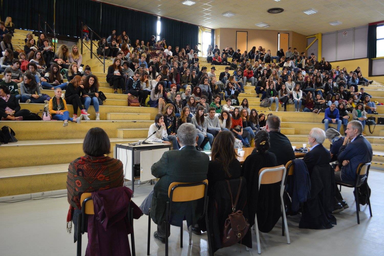 AIUTA I GIOVANI CHE LEGGONO-Letteraria