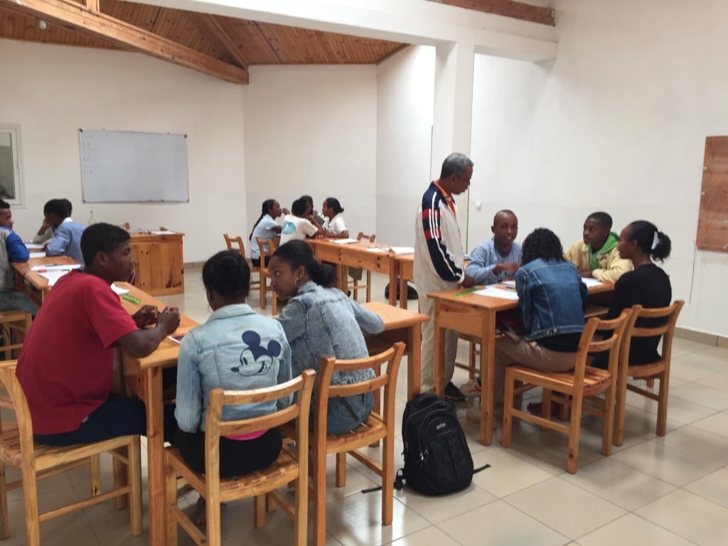 Ambalakilonga, un cammino fatto insieme. di Educatori senza Frontiere Ambalakilonga, un cammino fatto insieme.-Educatori senza Frontiere