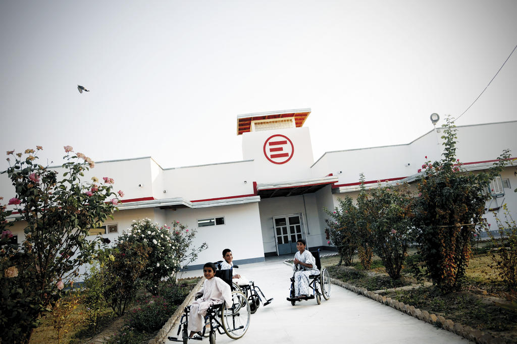 We support EMERGENCY di Emergency We support EMERGENCY-Emergency