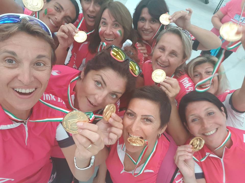 Un container tutto rosa di Pagaie Rosa Un container tutto rosa-Pagaie Rosa