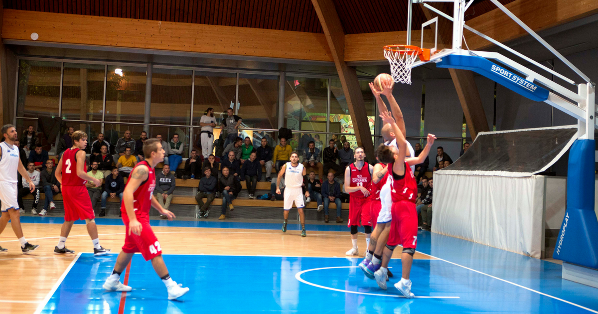 Con lo sport, per ricominciare. di Comunità San Patrignano Con lo sport, per ricominciare.-Comunità San Patrignano