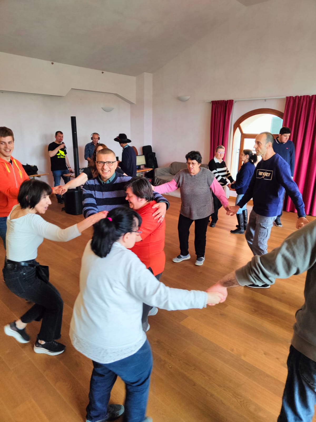 LIBERI DI SCEGLIERE! di La Monda Ente per la Pedagogia Curativa LIBERI DI SCEGLIERE!-La Monda Ente per la Pedagogia Curativa