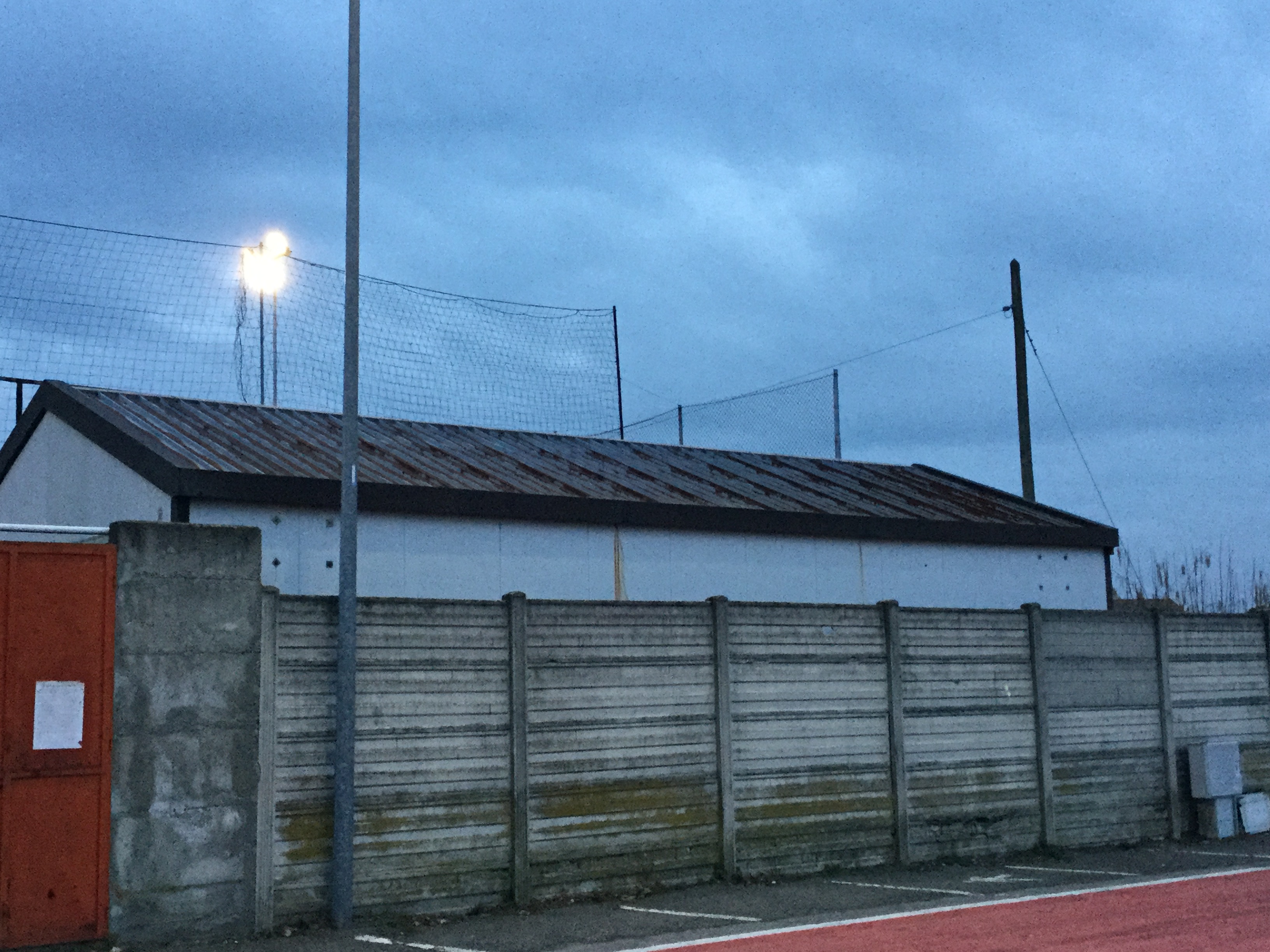 NUOVO SPOGLIATOIO PER I NOSTRI RAGAZZI! di Cameri Calcio NUOVO SPOGLIATOIO PER I NOSTRI RAGAZZI!- Cameri Calcio