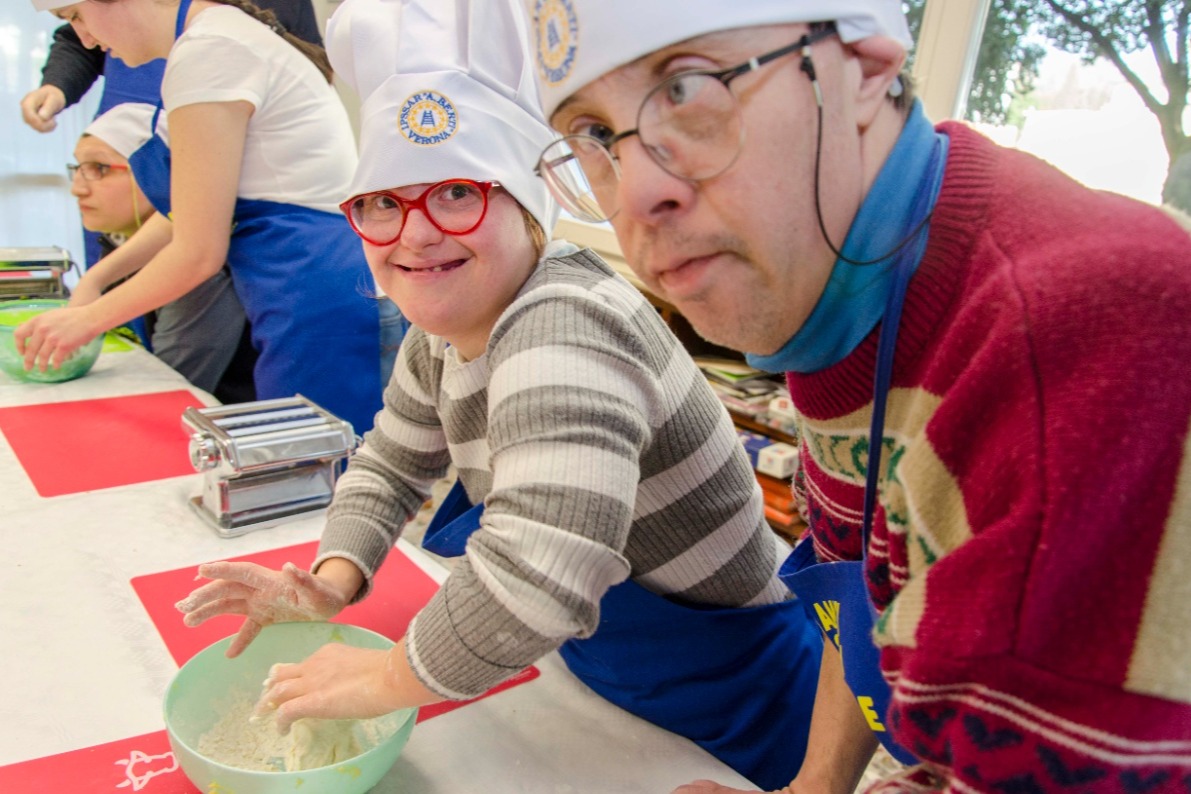 Una Cucina Senza Barriere di Amici Senza Barriere Una Cucina Senza Barriere-Amici Senza Barriere
