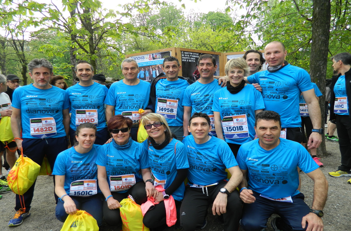 Alcune delle staffette di Dianova prima della corsa