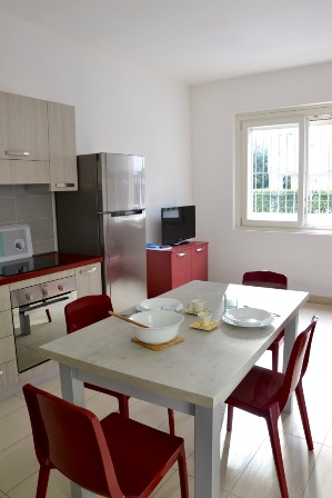 Sentirsi a casa lontano da casa di ABE Sentirsi a casa lontano da casa-ABE