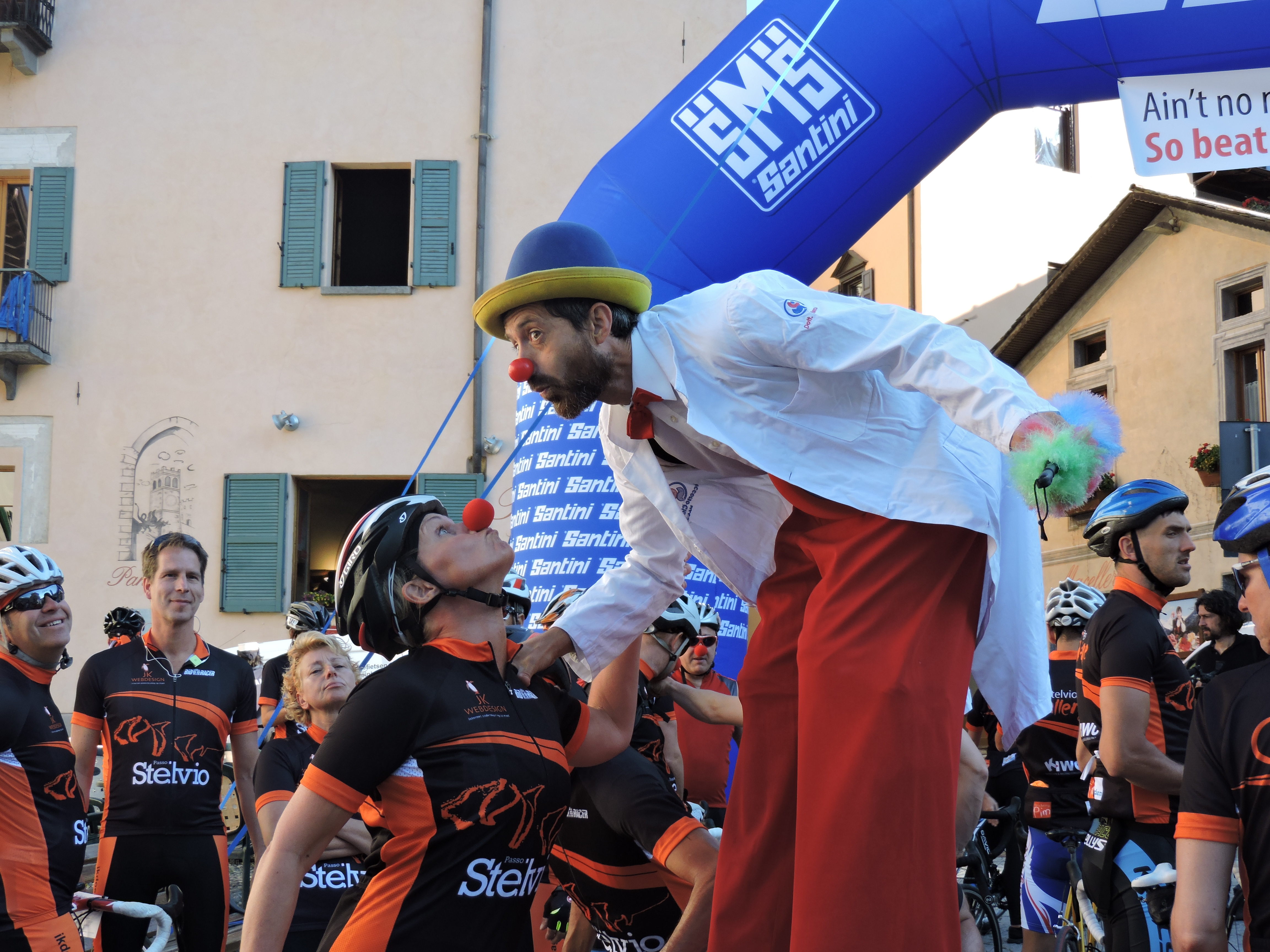 Scala lo Stelvio con Soccorso Clown di Soccorso Clown Onlus Scala lo Stelvio con Soccorso Clown -Soccorso Clown Onlus