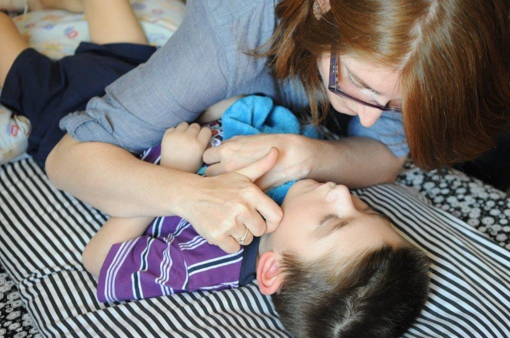 La Fondazione Maddalena Grassi assiste al domicilio attualmente 75 bambini affetti da disabilità gravissime, in convenzione per l’assistenza domiciliare integrata con le Asl di Milano, Milano 1, Monza e Brianza.