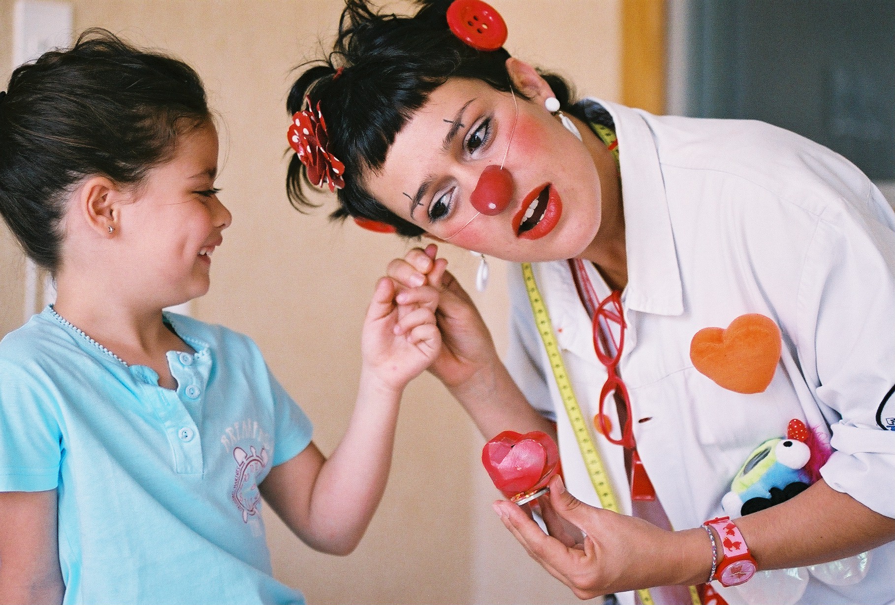 SORRISI IN CORSIA CON THEODORA FONDAZIONE THEODORA ONLUS - SORRISI IN CORSIA