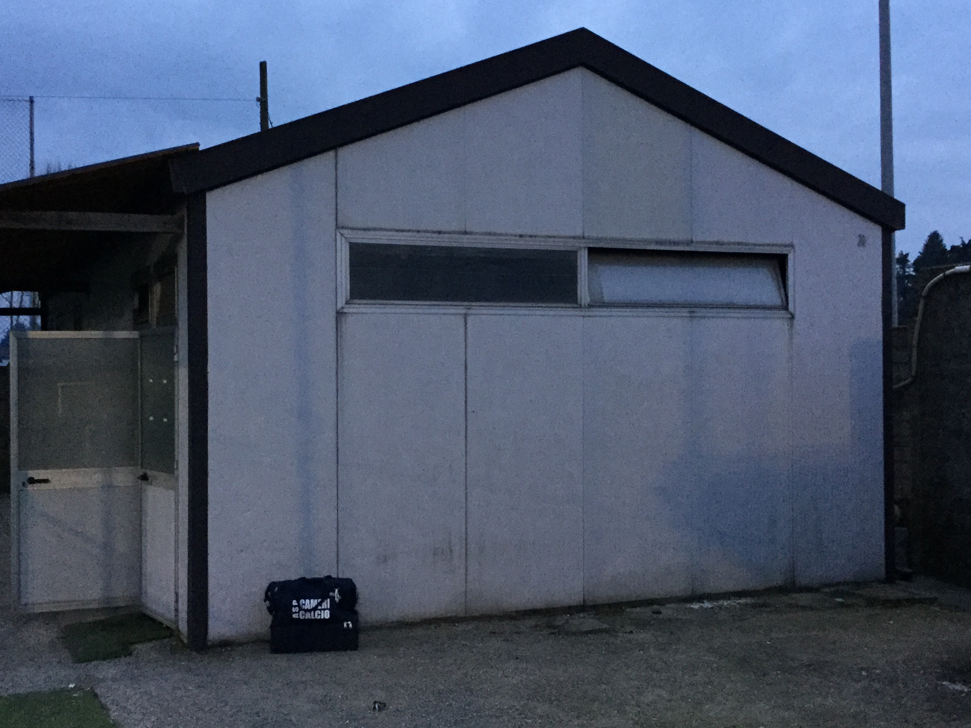 NUOVO SPOGLIATOIO PER I NOSTRI RAGAZZI! di Cameri Calcio NUOVO SPOGLIATOIO PER I NOSTRI RAGAZZI!- Cameri Calcio