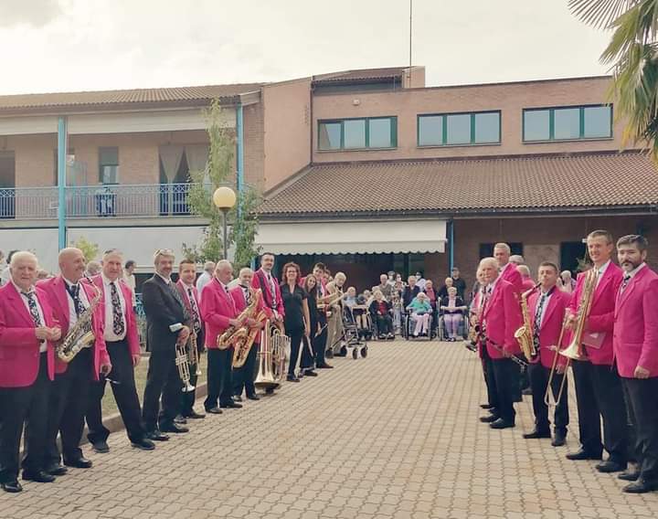 UN ABBRACCIO AL SACRA FAMIGLIA-SACRA FAMIGLIA 