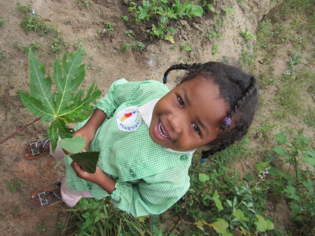 SEMINIAMO EDUCAZIONE NUTRIAMO IL FUTURO di Educatori senza Frontiere SEMINIAMO EDUCAZIONE NUTRIAMO IL FUTURO-Educatori senza Frontiere