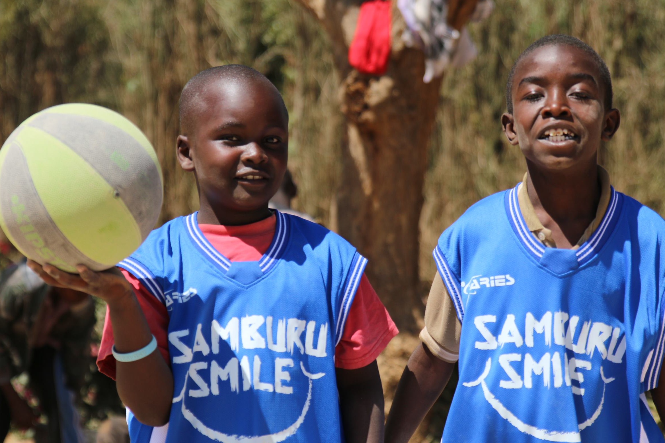 Gioca in squadra con i Samburu di Samburu Smile Gioca in squadra con i Samburu -Samburu Smile