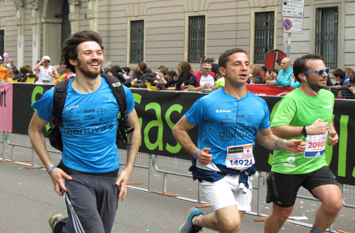 I runner di Dianova sfrecciano verso il traguardo