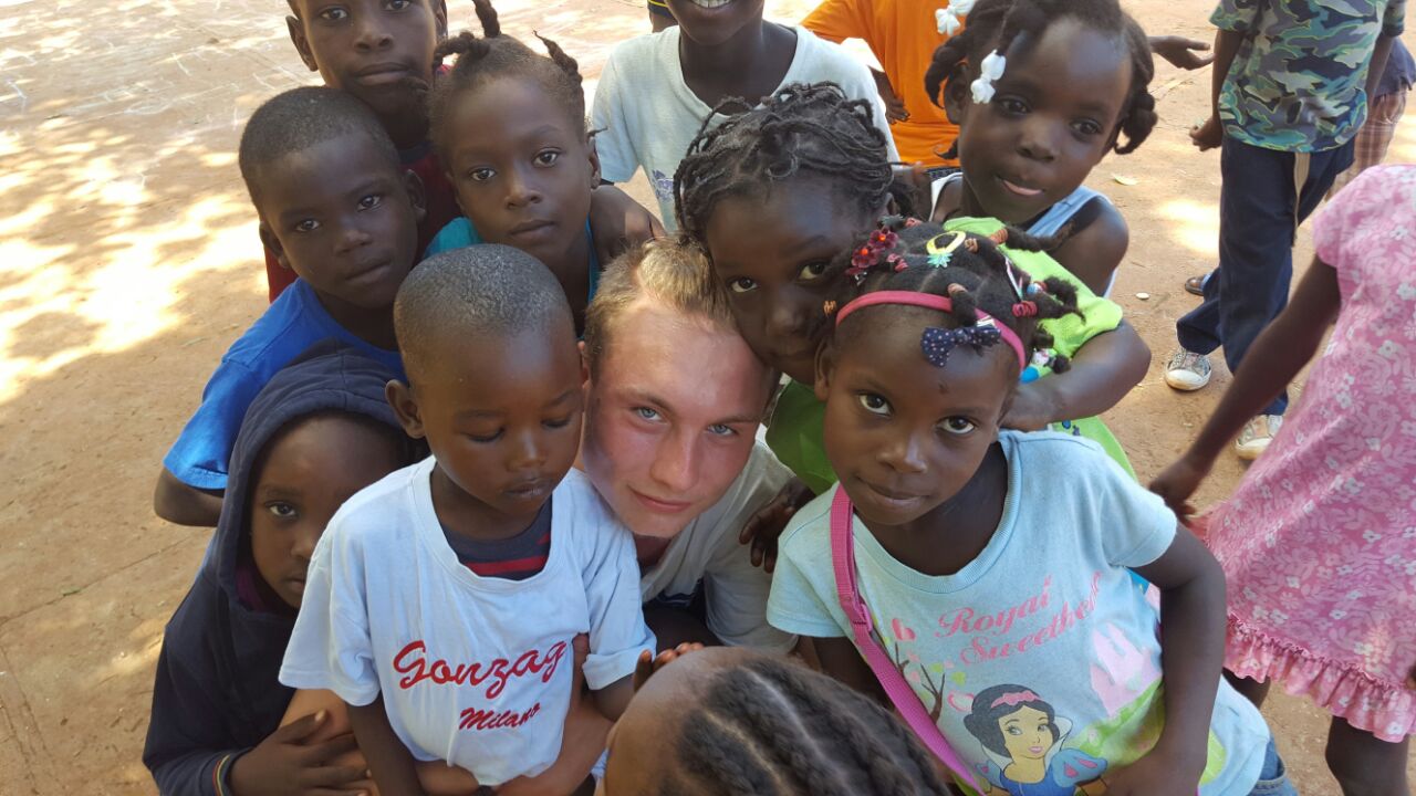 Tutti a scuola… di corsa per HAITI! di ANPIL onlus Tutti a scuola… di corsa per HAITI!-ANPIL onlus