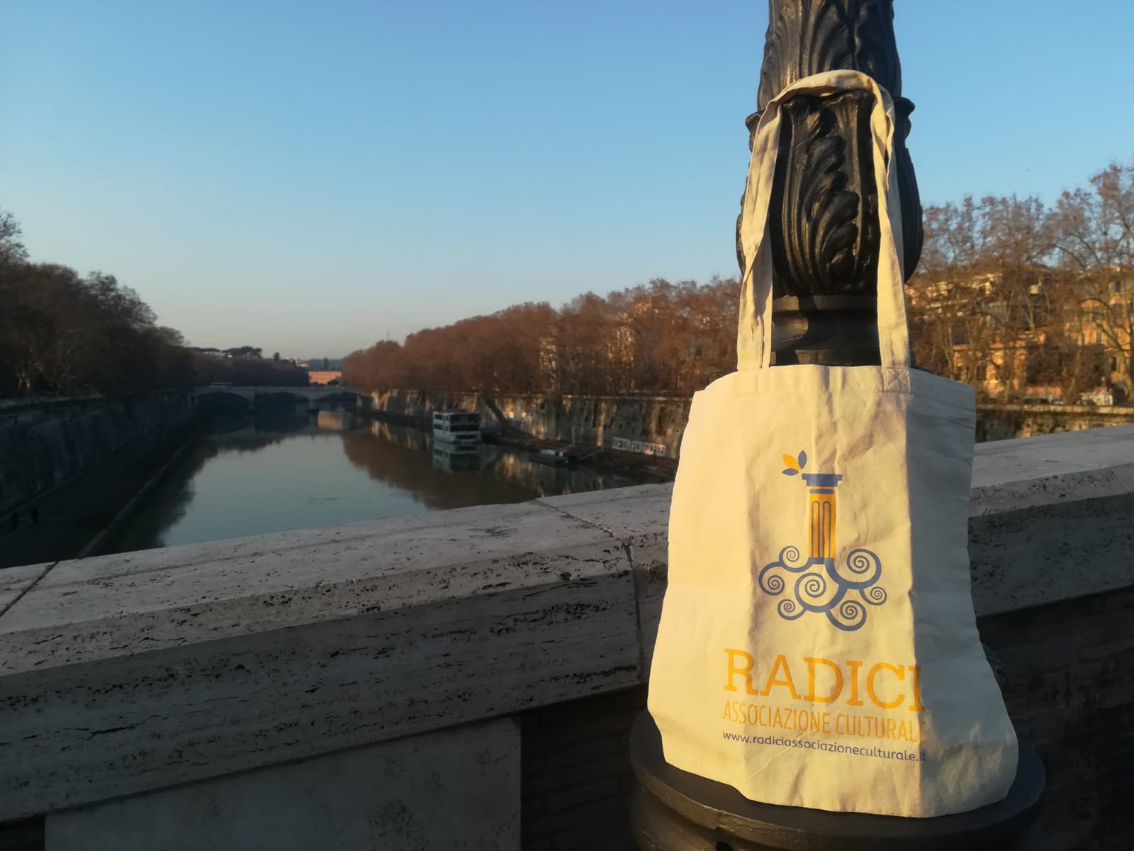 Cosa vedono queste mani di Radici associazione culturale Cosa vedono queste mani-Radici associazione culturale