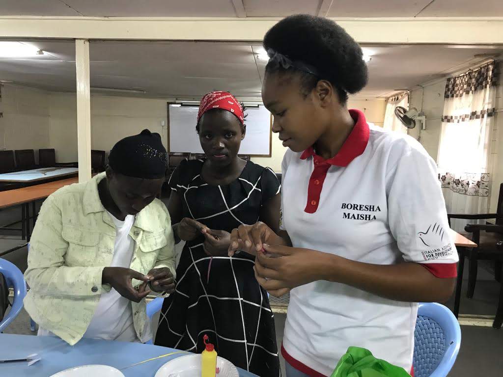 Curiamo chi cura di Comitato Collaborazione Medica - CCM Curiamo chi cura-Comitato Collaborazione Medica - CCM