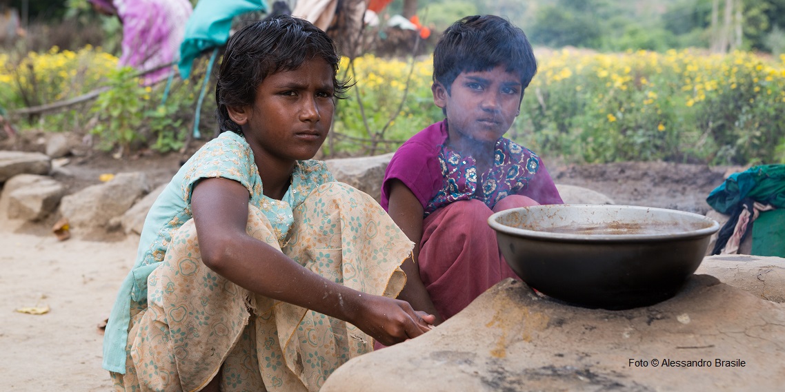 Libera un bambino dalla schiavitù! di MANI TESE Libera un bambino dalla schiavitù!-MANI TESE