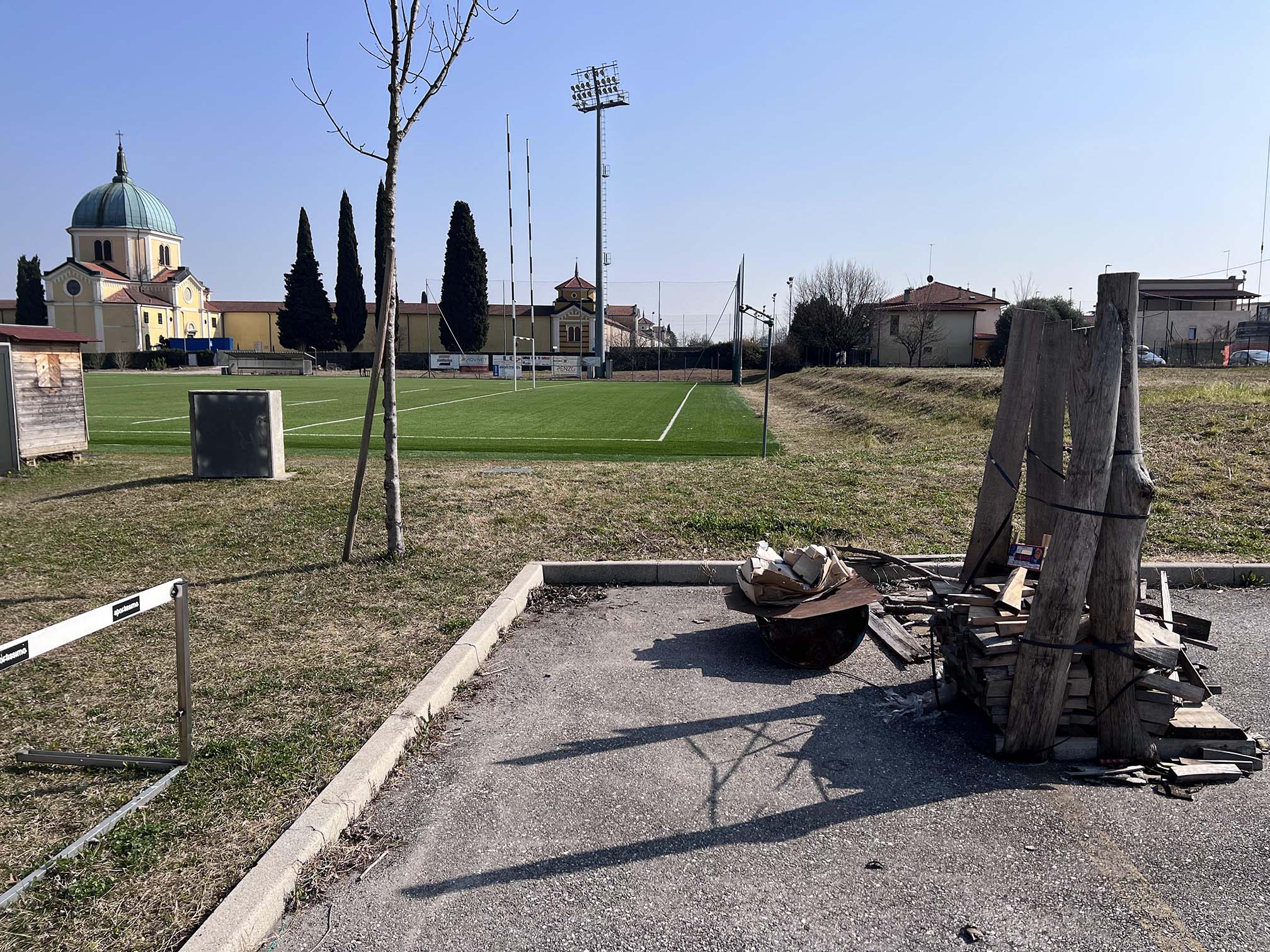 REALIZZAZIONE BARBECUE CAMPO RAV di RAV REALIZZAZIONE BARBECUE CAMPO RAV-RAV