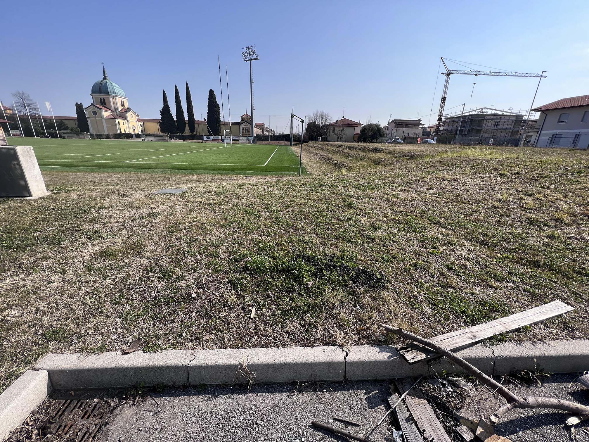 REALIZZAZIONE BARBECUE CAMPO RAV di RAV REALIZZAZIONE BARBECUE CAMPO RAV-RAV