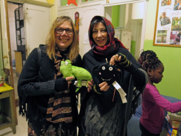 La Befana della Gioia porta i libri-La Scuola di Pace