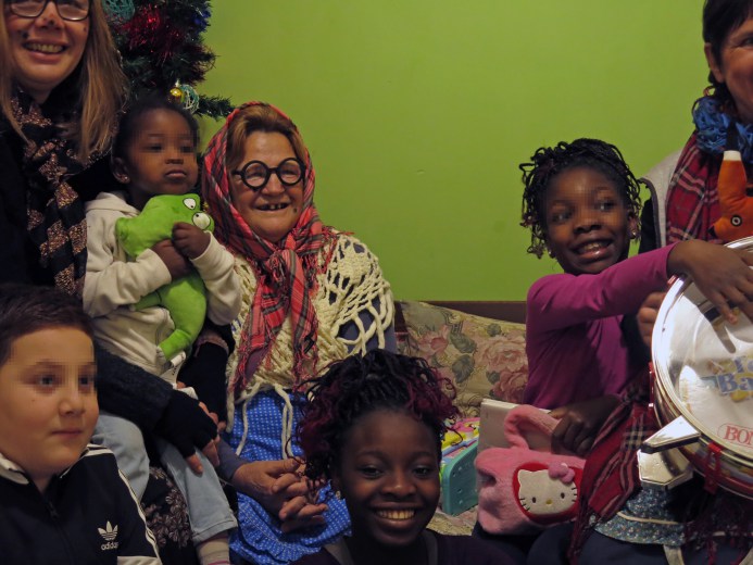 La Befana della Gioia porta i libri-La Scuola di Pace