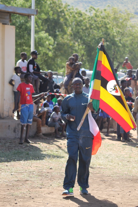 Stephen Kiprotich, campione olimpico di maratona a Londra 2012 e campione del mondo a Mosca 2013, ospite alla maratona di Moroto - Dicembre 2014 Image