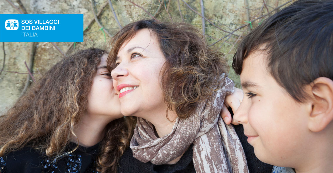 LA VIOLENZA NON È UN GIOCO di SOS Villaggi dei Bambini LA VIOLENZA NON È UN GIOCO-SOS Villaggi dei Bambini