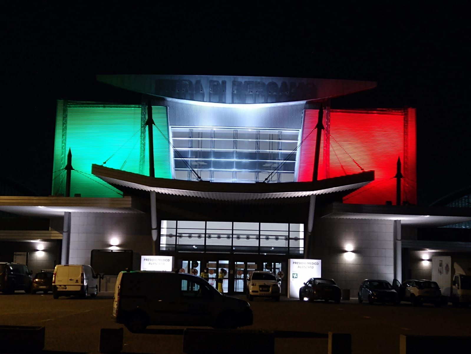 AIUTA L'OSPEDALE DA CAMPO DEGLI ALPINI di A.N.A. ONLUS AIUTA L'OSPEDALE DA CAMPO DEGLI ALPINI-A.N.A. ONLUS