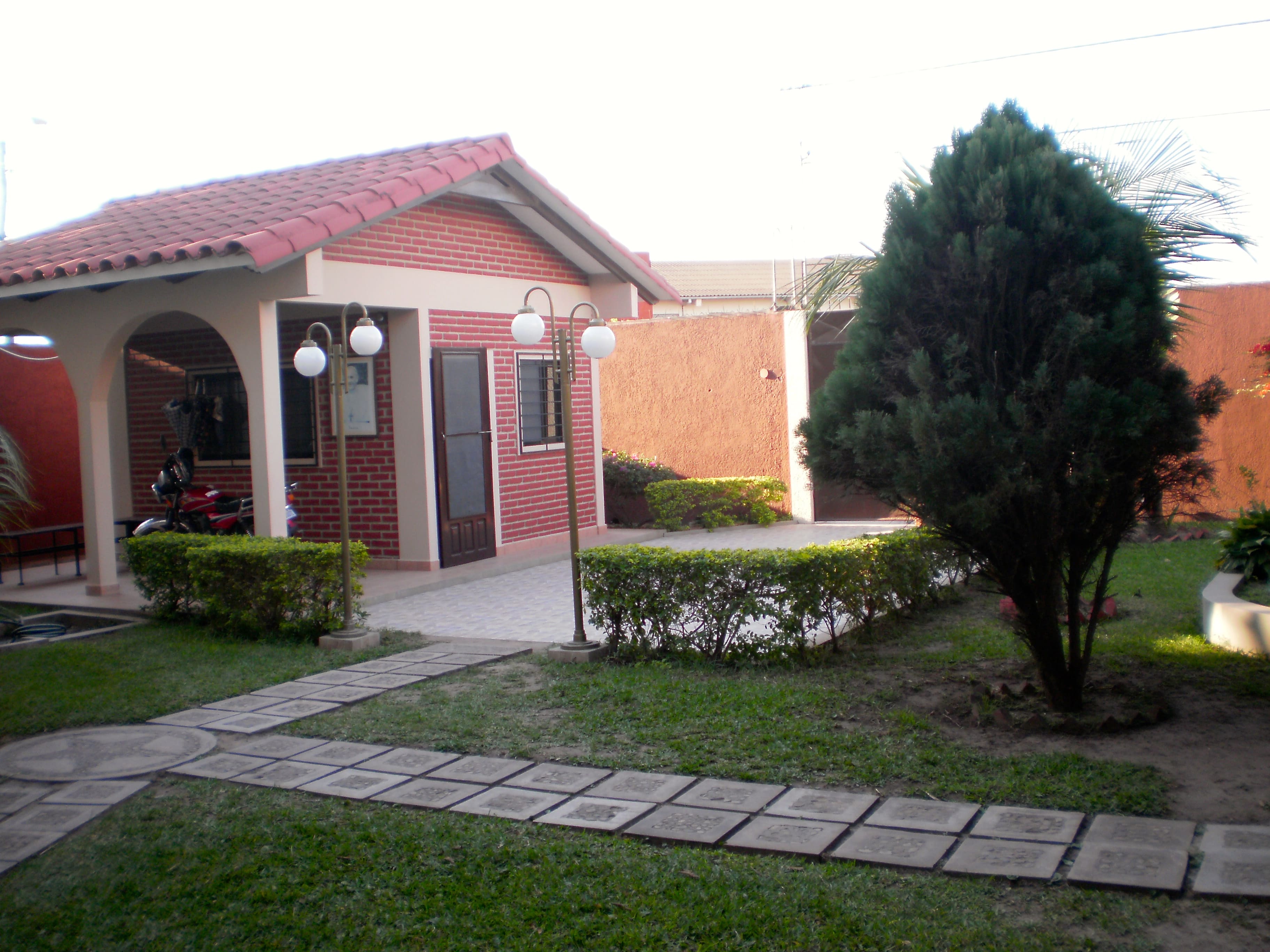 Adottiamo una ragazza universitaria!-Aiuti Terzo Mondo