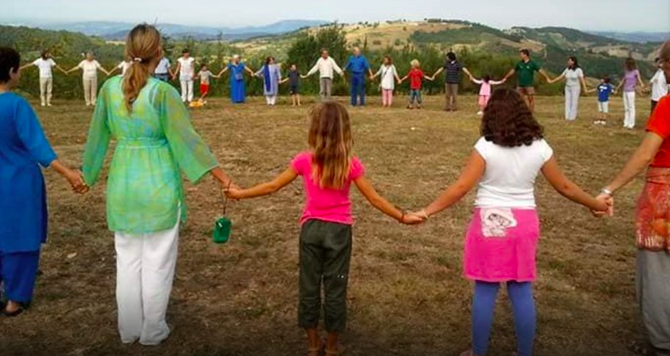 Mani Unite per Ananda Palermo-YOGA ANANDA PALERMO