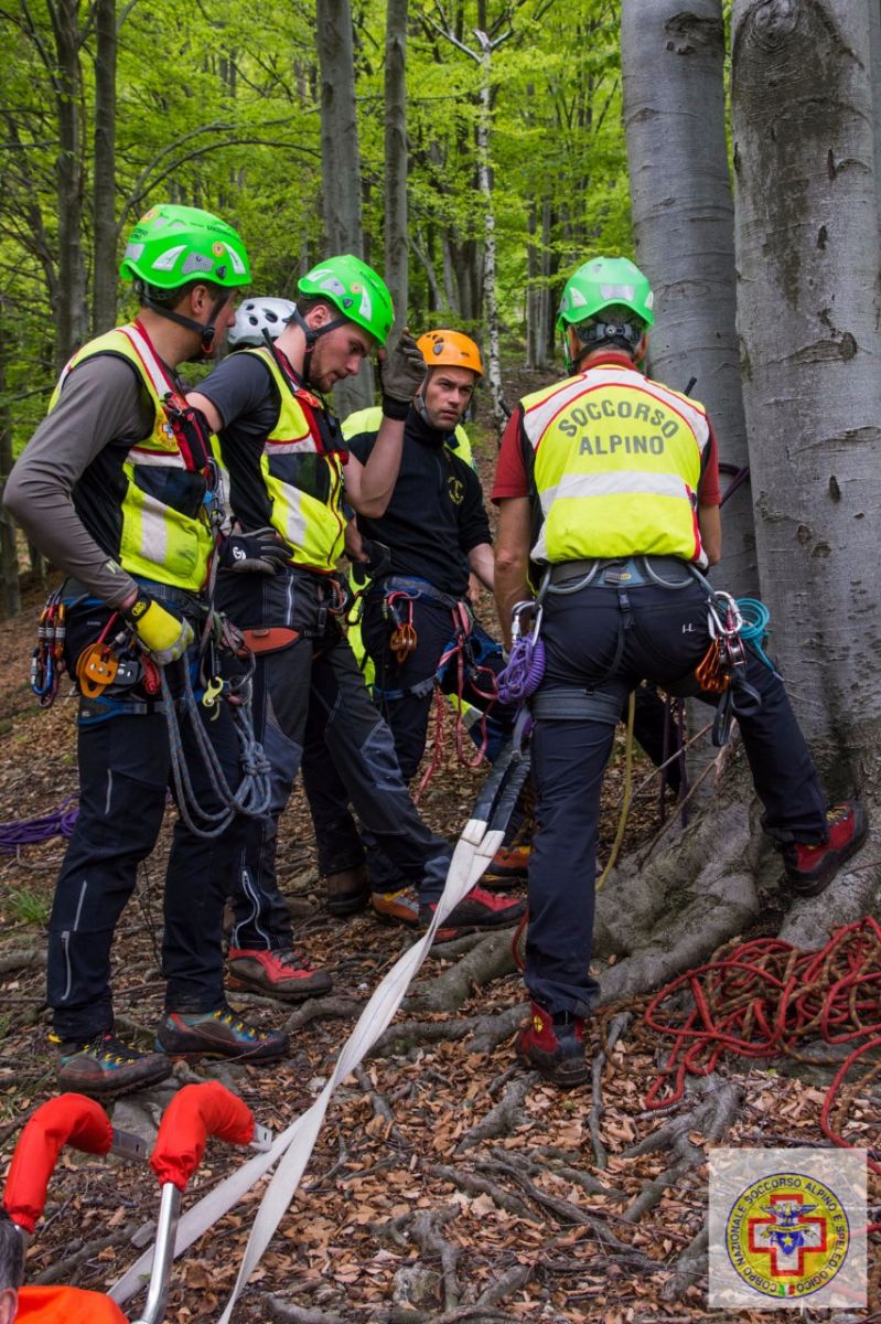 AIUTIAMO IL SOCCORSO ALPINO VALGRANDE di SASP AIUTIAMO IL SOCCORSO ALPINO VALGRANDE-SASP