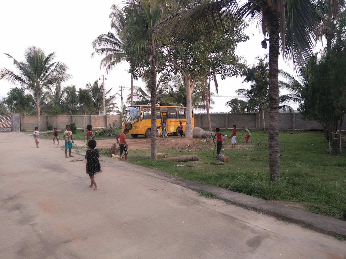 Un parco giochi per i bimbi in India-Vanaprastha