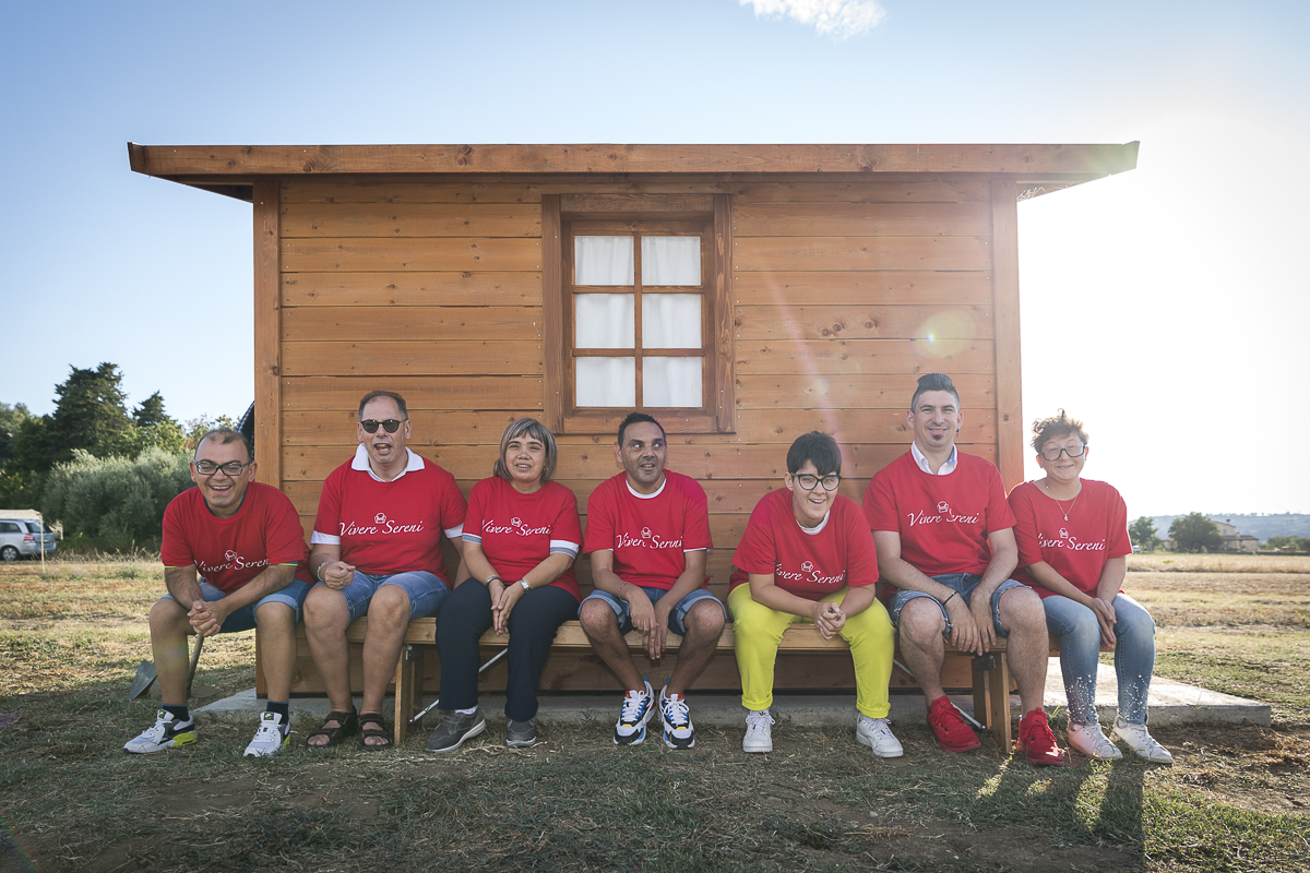 VIVERE SERENI: PERSONE AL "CENTRO"! di AVS VIVERE SERENI: PERSONE AL "CENTRO"!-AVS