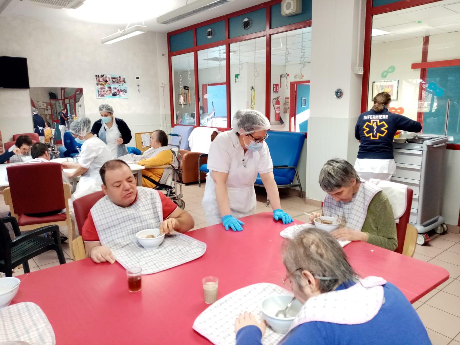 #miproteggoetiproteggo contro il Covid19 di Associazione Famigliari Charitas Onlus #miproteggoetiproteggo contro il Covid19-Associazione Famigliari Charitas Onlus