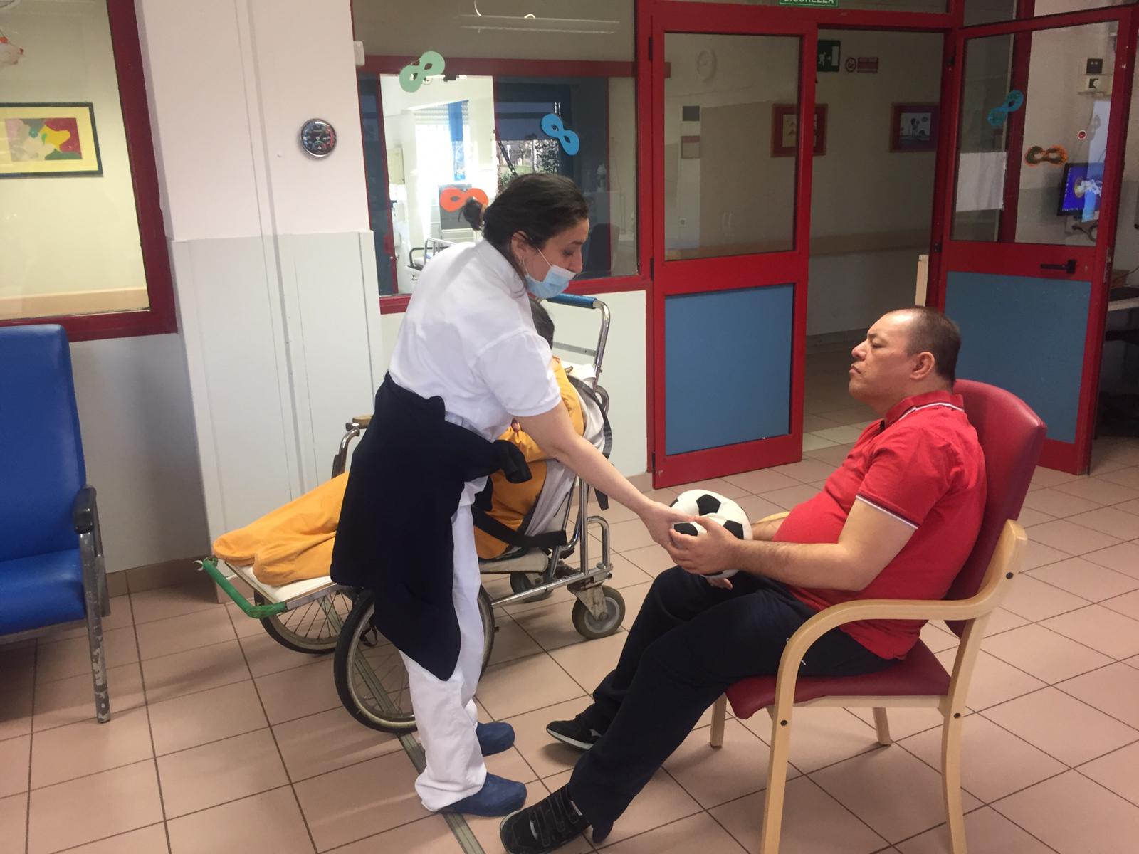 #miproteggoetiproteggo contro il Covid19 di Associazione Famigliari Charitas Onlus #miproteggoetiproteggo contro il Covid19-Associazione Famigliari Charitas Onlus