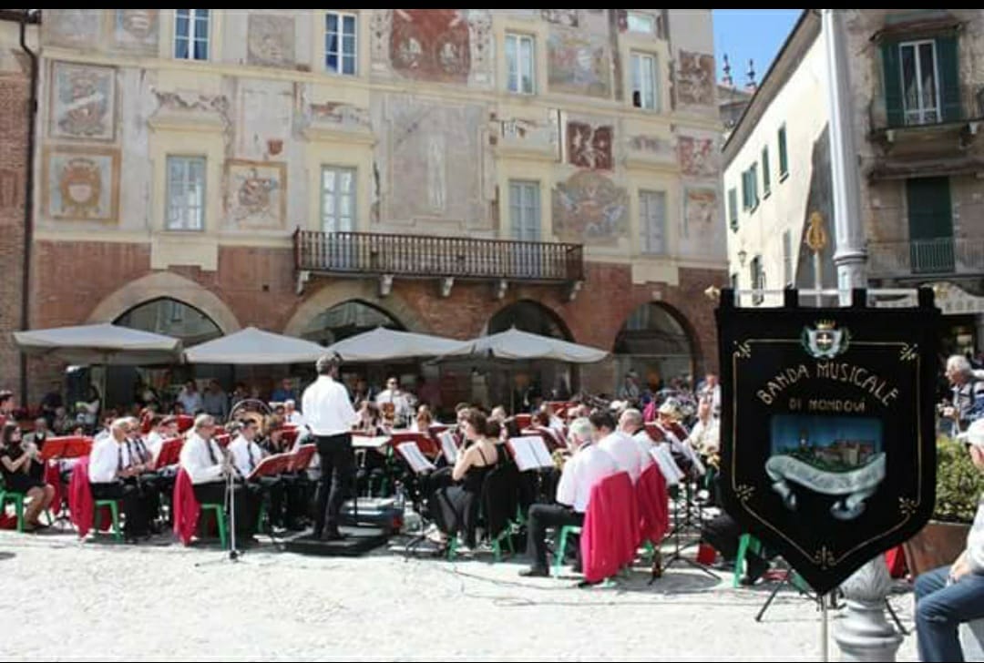 ANCHE L'OCCHIO VUOLE LA SUA...BANDA! di Banda Musicale di Mondovì ANCHE L'OCCHIO VUOLE LA SUA...BANDA!-Banda Musicale di Mondovì