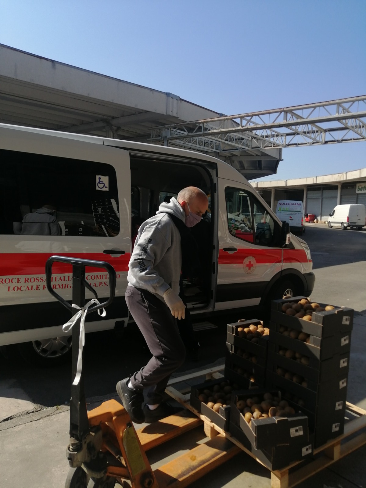 Sostentamento a persone indigenti di DOMOmia Sostentamento a persone indigenti-DOMOmia