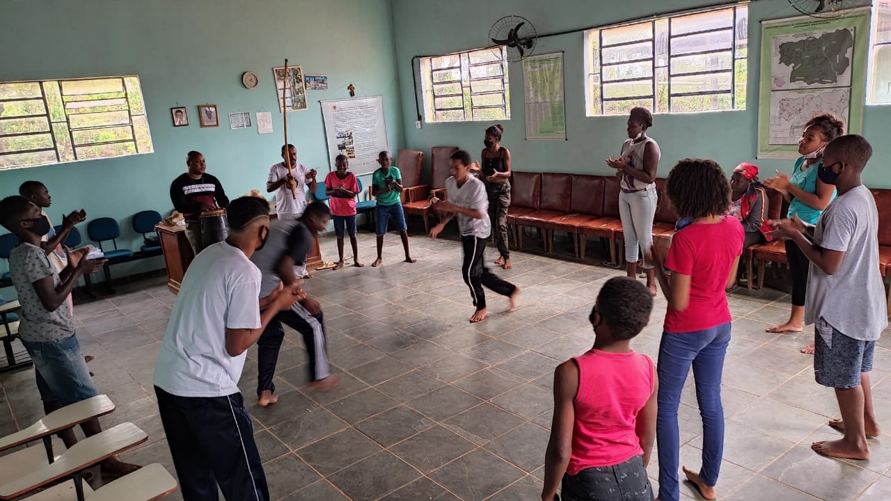 RICOSTRUIAMO LA SCUOLA DI MACUCO (BRA) di Aics Lecce RICOSTRUIAMO LA SCUOLA DI MACUCO (BRA)-Aics Lecce