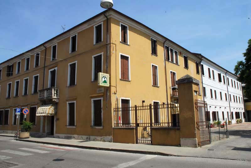 Automezzo per trasporto anziani-casa di riposo di Monselice