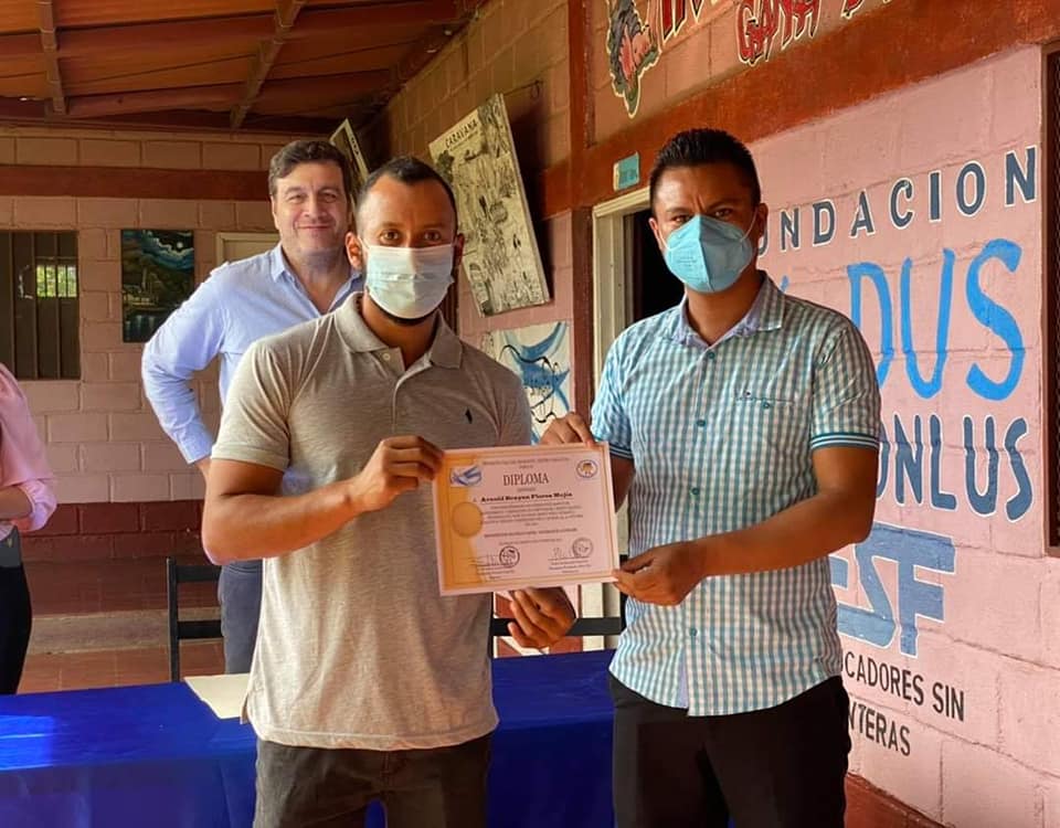 Camminiamo la stessa terra di Educatori senza Frontiere Camminiamo la stessa terra-Educatori senza Frontiere